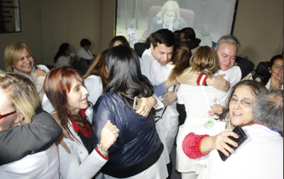 Festejan los médicos pero anuncian que el paro sigue en pie