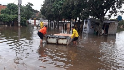 Las aguas no paran de subir en Asunción y Ñeembucú
