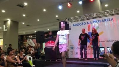 Desfile de niños en adopción causa repudio en Brasil