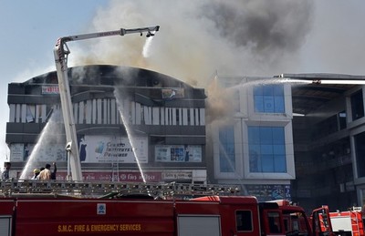 Decenas de muertos por incendio en un centro comercial de la India