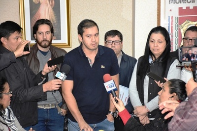 Intendente de CDE pretende mantener a 591 “planilleros”