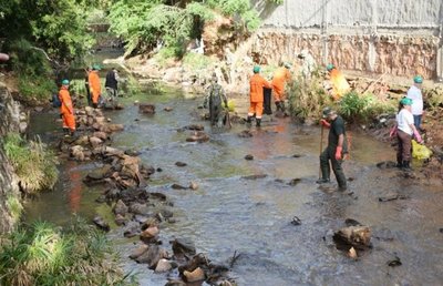 Limpieza de arroyo moviliza a 300 personas en San Lorenzo