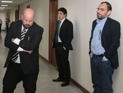 Defensor de Lippmann apeló resolución de juicio oral