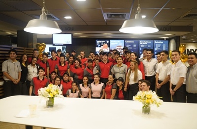 Cadena de Restaurante presenta su nueva tecnología en Lambaré