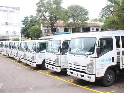 ESSAP adquiere diez camiones para atender reclamos
