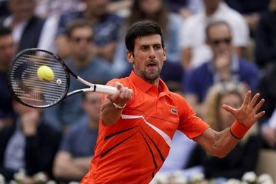Djokovic y Serena pasan sin despeinarse