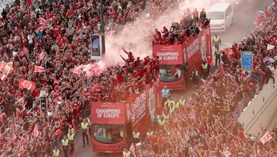 Una marea roja festeja la Champions