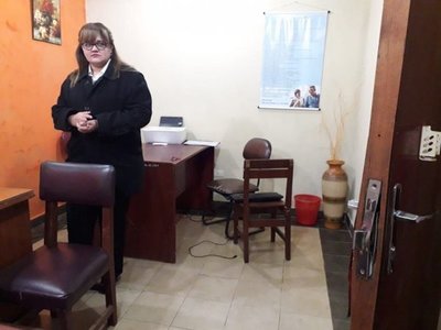 Roban computadoras de la coordinación de MEC en Caacupé