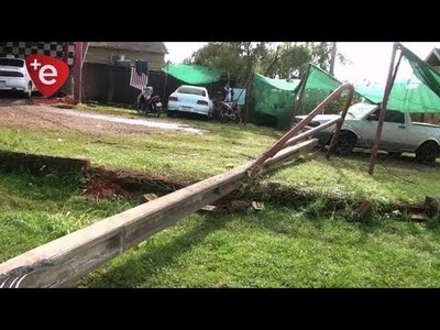AUTOMOVILISTA DERRIBA UNA COLUMNA