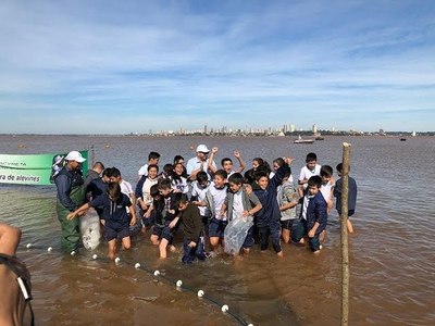 SIEMBRAN ALEVINES EN EL RÍO PARANÁ