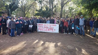 Adultos mayores se manifiestan en Santa Rosa