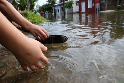 Sigue bajando nivel del río Paraguay