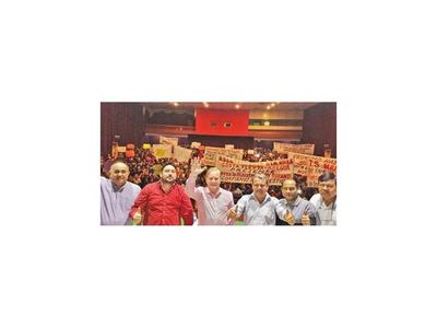 Tras pedirse su remoción, Durand hace gran demostración de fuerza