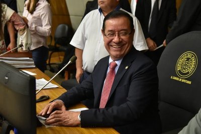 Fiscalía no tiene pruebas contra Cuevas, sostiene defensa