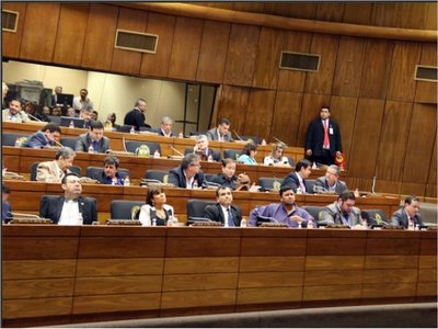 Media sanción para proyecto que impide a legisladores ser rectores