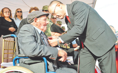 Emotivos homenajes a los héroes vivientes de la Guerra del Chaco