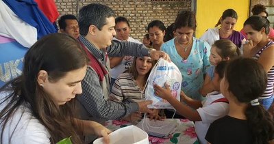 Entregan kits de higiene personal a niñas y mujeres damnificadas