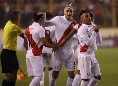 La abuelita de 98 años que sigue a la selección peruana