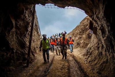 Chile: Un minero rescatado, uno muerto y otro sigue desaparecido tras derrumbe
