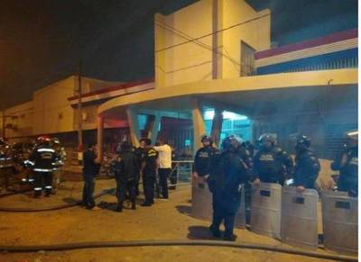Sistema carcelario hace aguas y solo se cambian a directores