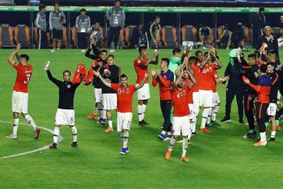 El campeón de la Copa América aplastó en su debut a Japón
