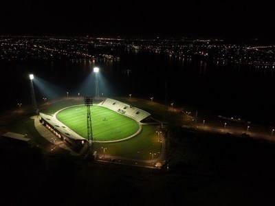 Estadio de la Liga Encarnacena estrena lumínica