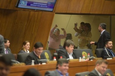 Congreso sanciona 100% del salario mínimo para las trabajadoras domésticas