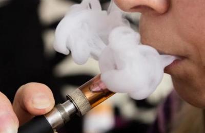 Joven terminó con la mandíbula fracturada luego que cigarrillo electrónico explotara en su boca