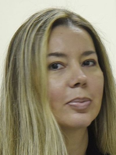 Esposa de Amarilla quiere volver a la CGR