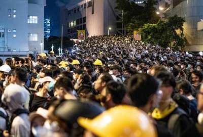 Piden renuncia de jerarca prochino en Hong Kong