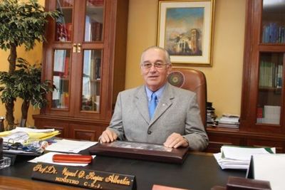 Fiscalía acusa al exministro Óscar Bajac y piden juicio en su contra