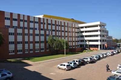 Anuncian posible huelga general en el Hospital de Clínicas