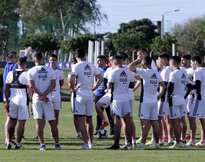Si gana la Albirroja, González Zelada sorteará 5.000 dólares
