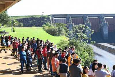 Complejo turístico ITAIPU convoca a más de 48.000 visitantes