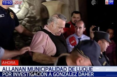 Tras pistas de González Daher, allanan municipalidad