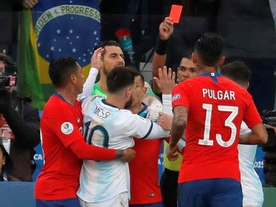 Díaz de Vivar, primer árbitro en expulsar a Messi en un juego oficial