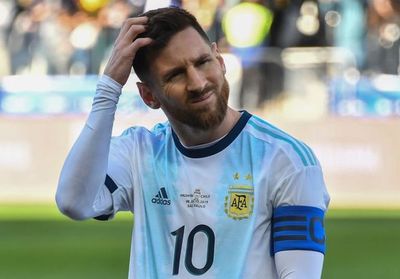 Messi a lo Maradona despierta polémica