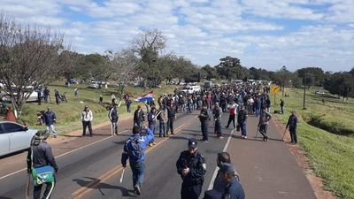Productores de mandioca siguen bloqueando ruta en Caaguazú