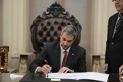 Mario presta acuerdo para designación de Llanes como nueva ministra de la CSJ