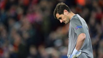 Iker Casillas deja momentáneamente la portería del Oporto