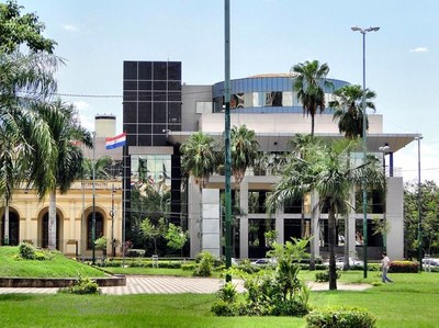 La "irritante" obligación de retirarse en hora estipulada del trabajo, "incluso" los viernes: aviso y roncha en Senado