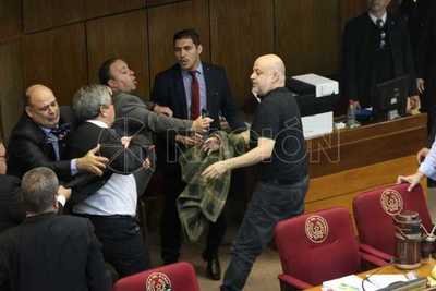 “Pido disculpas al pueblo paraguayo por el bochornoso espectáculo”