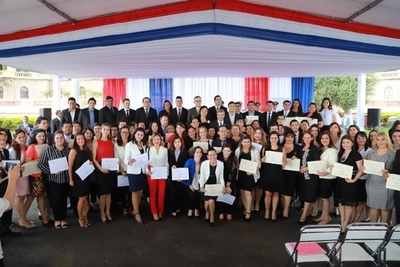 Becal: 145 nuevos adjudicados recibirán sus certificados de becas