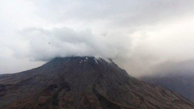 Perú, en estado de emergencia por la erupción del volcán más activo del país