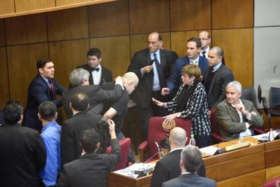 Comisión directiva del Senado trata hoy pelea entre Cubas y Riera