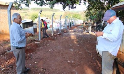 Construyen cercado perimetral en cementerio de Presidente Franco