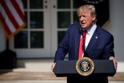 Acusado de racista, Trump arremete contra un famoso activista negro
