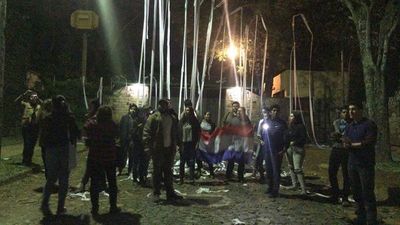 Repudian a “vendepatrias” frente al domicilio de Abdo