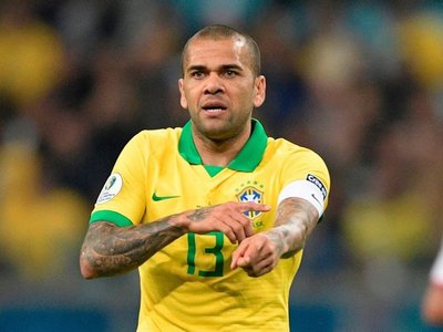 Dani Alves es oficializado en el club de sus amores