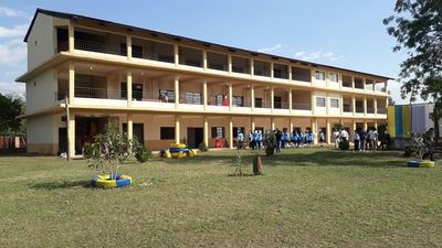 Habilitan mejoras en colegio nacional